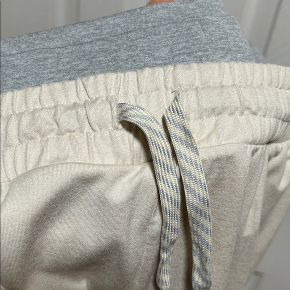 Vuori Halo Warm-Up Jogger - Women’s Size Large - Picture 7 of 9